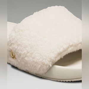 Lululemon Women's Fleece Restfeel Slide Bone/Gold/Bone Brand NEW